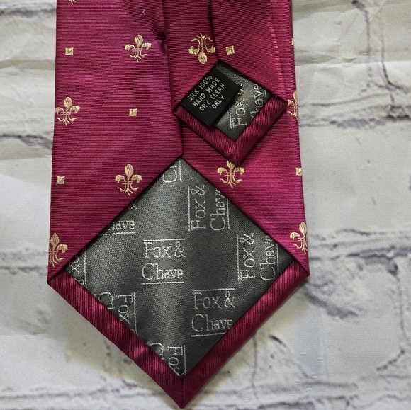 Fox & Chave Historic Royal Palaces Magenta Silk Neck Tie - Picture 6 of 8